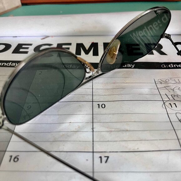 Ray-Ban Classic Aviator Sunglasses - Picture 6 of 7